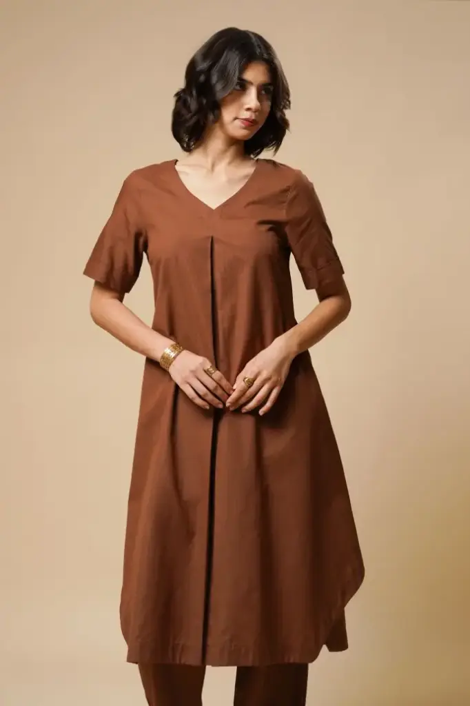V-NECK CENTER PLEATED KURTA SET (BROWN)